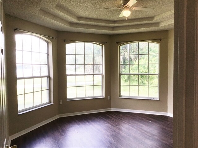 Building Photo - 558 Hatcher St SE