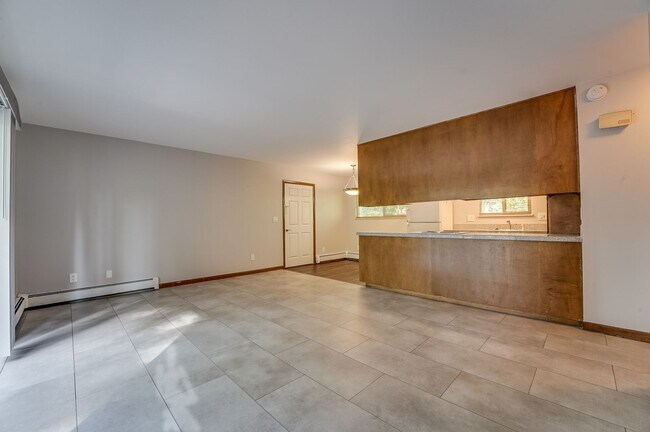 Building Photo - Locust312 (CW-KS)