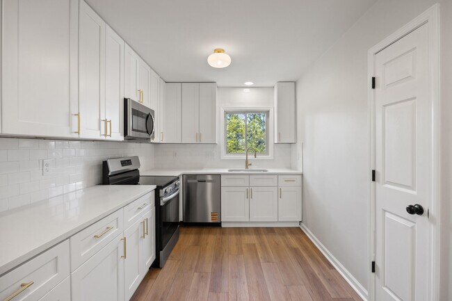 Building Photo - 3368 Montavesta Rd