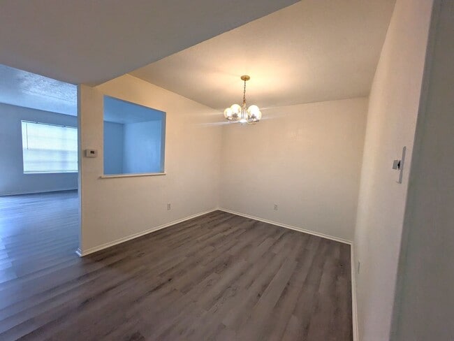 Building Photo - Townhome in the Heart of Beaumont!