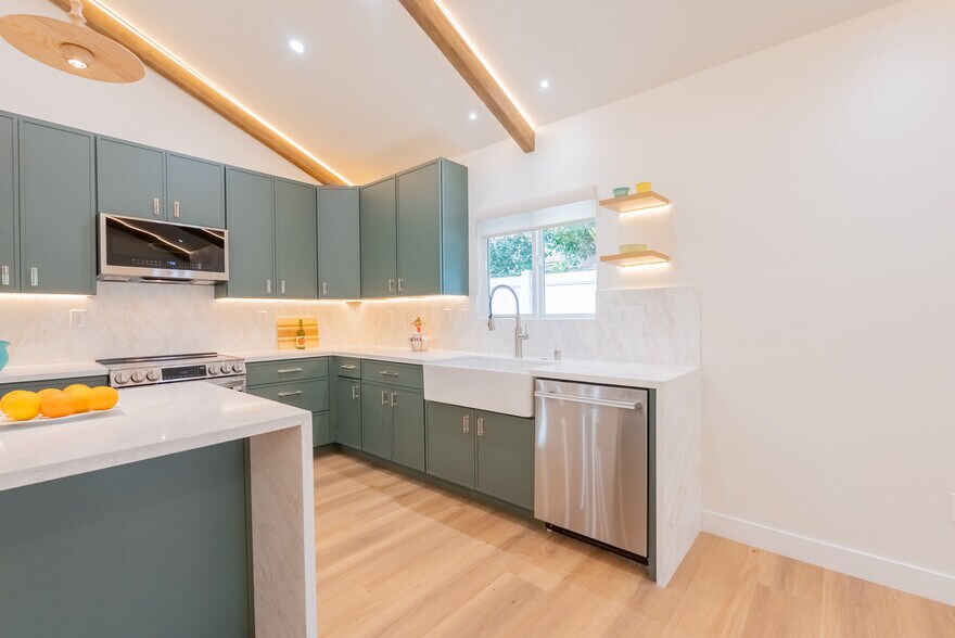 Kitchen - 14902 Hesby St