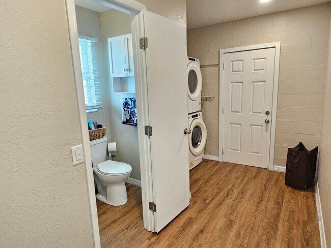 Building Photo - Annual Unfurnished 2 Bedroom 2 Bathroom Single Family Home in South Venice!