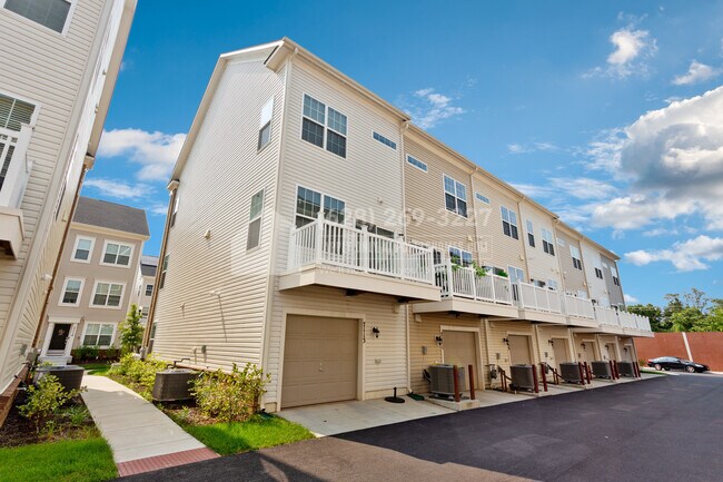Building Photo - 7113 Rowlock Aly