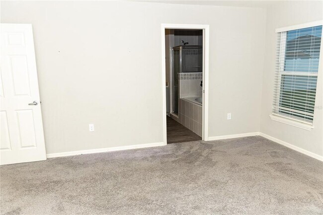 Building Photo - 213 Talladega Ln