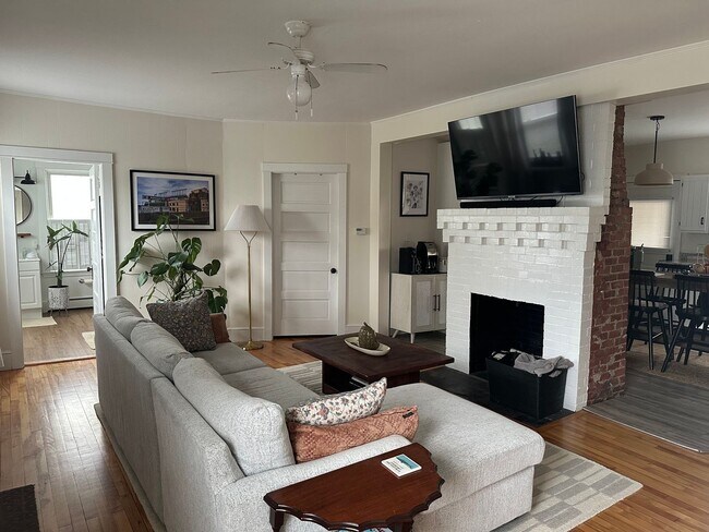 Building Photo - 23 Edwards St