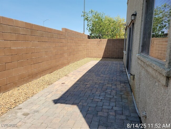 Building Photo - 8977 Castledowns St