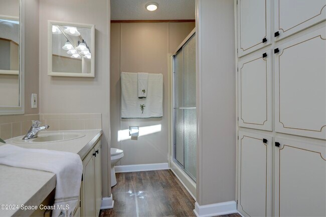 Building Photo - 561 Dolphin Cir