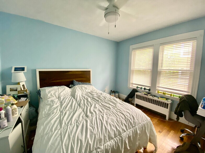 Building Photo - 1446 Centre St