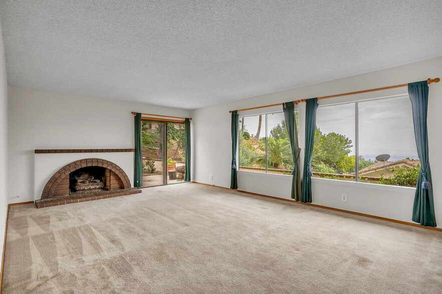 Building Photo - 3825 Skycrest Dr