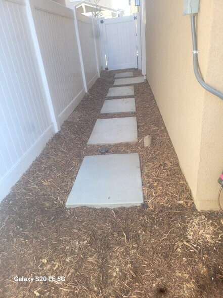 Building Photo - 40430 Melrose Dr