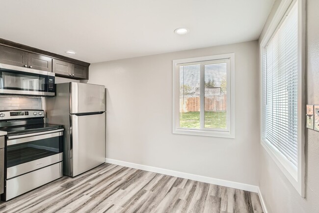 Building Photo - 3 Bd / 2 Ba Seattle Home