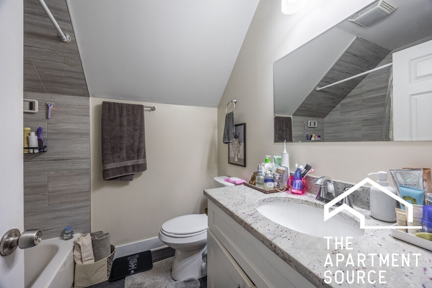 Building Photo - 1431 N Cleaver St