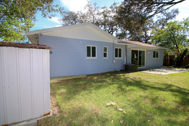 Building Photo - 10926 N 29th St