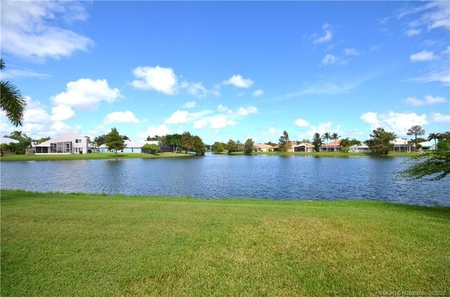 Building Photo - 753 NW Waterlily Pl