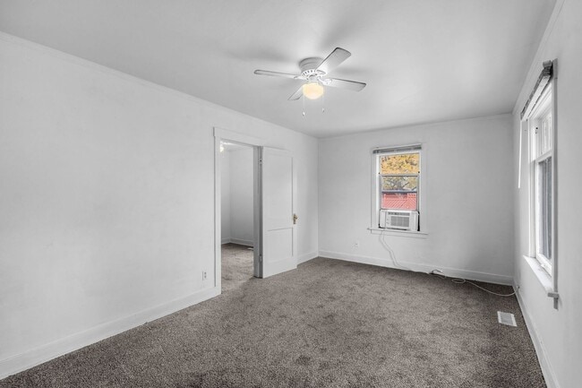 Building Photo - Charming Garland Area Home!