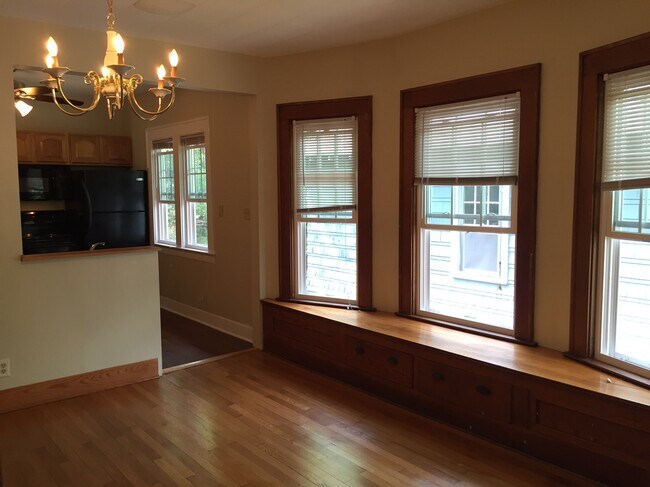 Building Photo - 258 Buckingham Ave