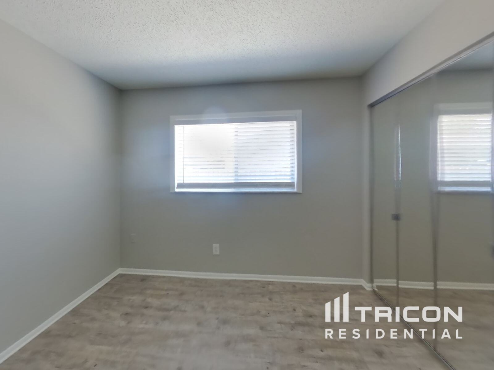 Building Photo - 1490 Club Dr