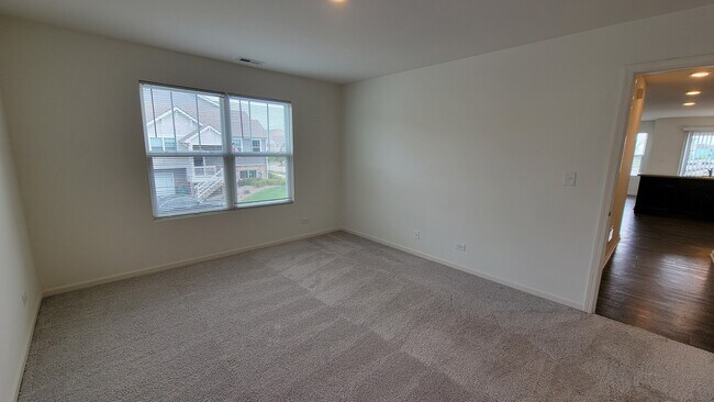Building Photo - 200 Goldenrod Dr