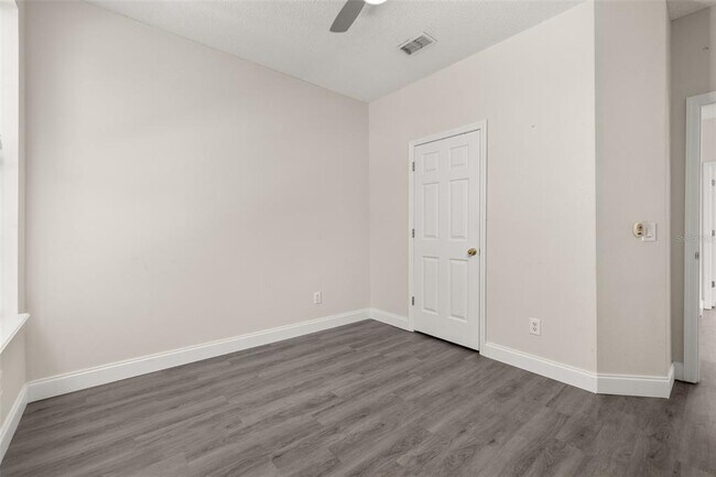 Building Photo - 212 Ficus St
