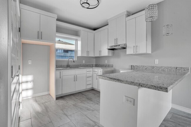 Building Photo - 2707 Sanders Ave