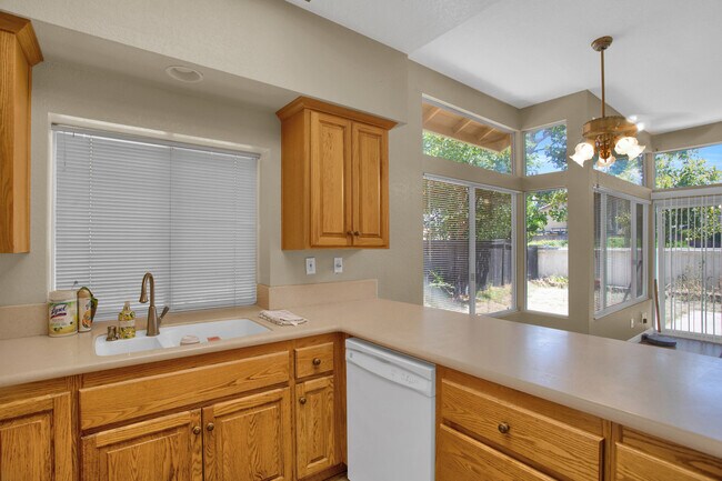 Building Photo - 40170 Tanager Cir