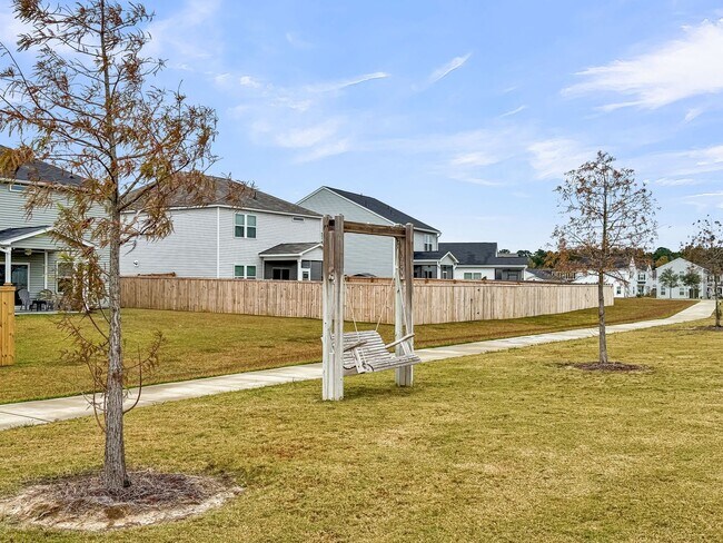 Building Photo - Quiet Comfort Near Cane Bay