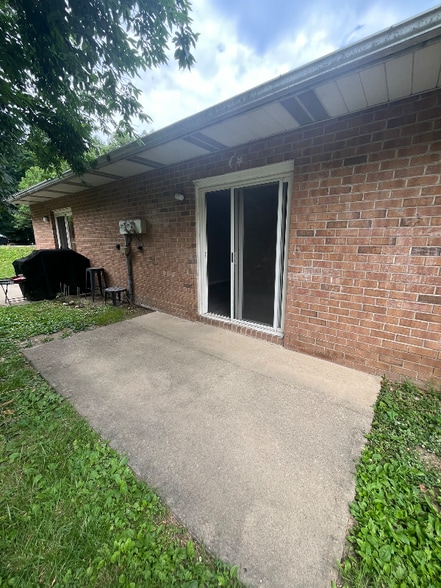 Building Photo - 2105 Florence Ave