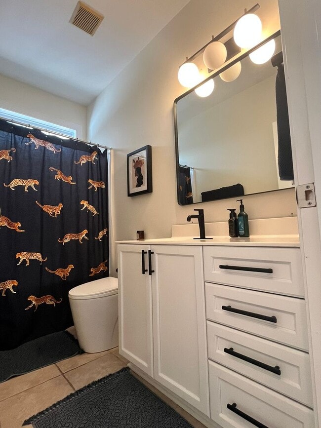 Building Photo - 724 Royal Bonnet Dr