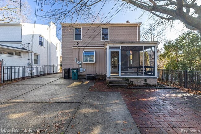 Building Photo - 758 Chester St