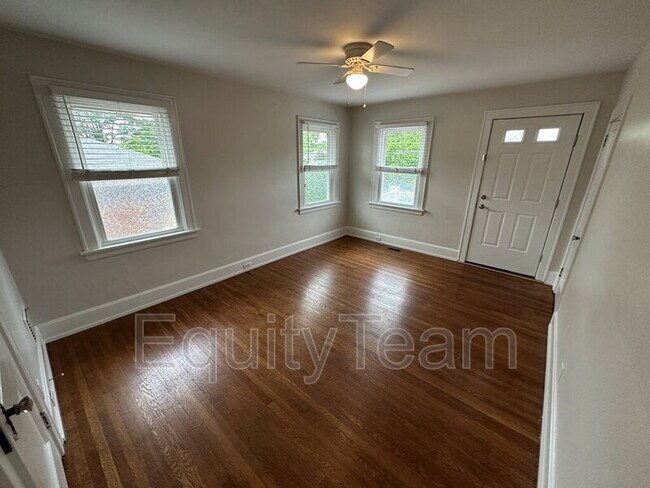 Building Photo - 4214 Beech St