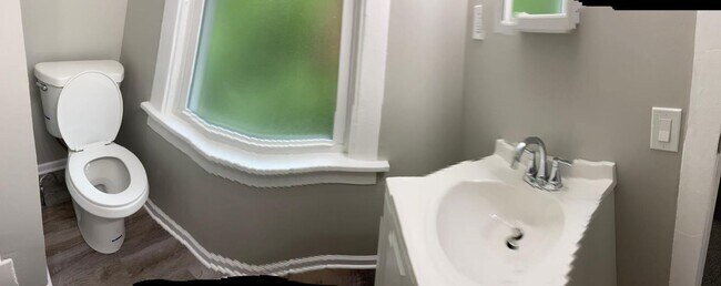 Building Photo - Custom updated rental! All new!