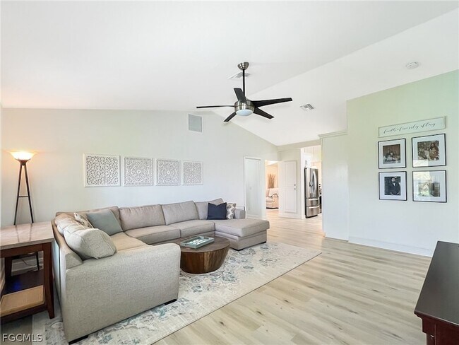 Building Photo - 1325 NE 5th Pl