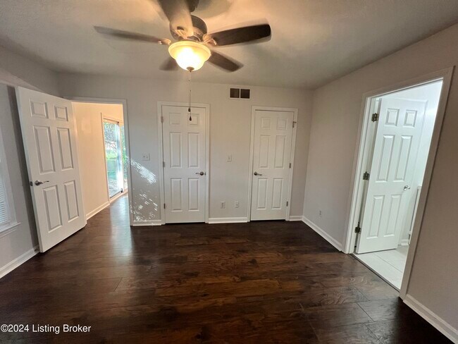 Building Photo - 10430 Going Ct