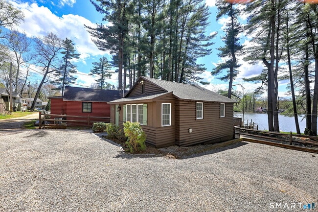 Building Photo - 10 Old Pinewood Trail