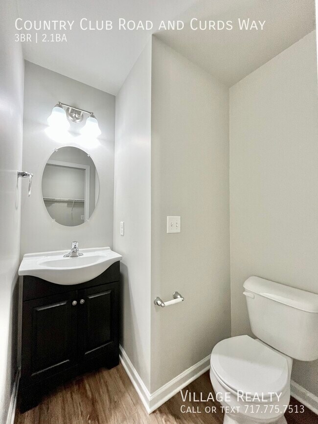 Building Photo - 705 Country Club Rd