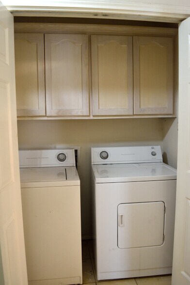 Building Photo - 2315 Moonlight Ln