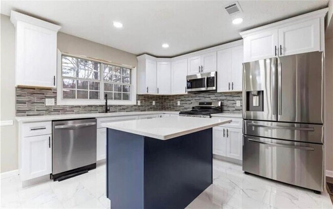 Building Photo - 934 Bay Ridge Dr