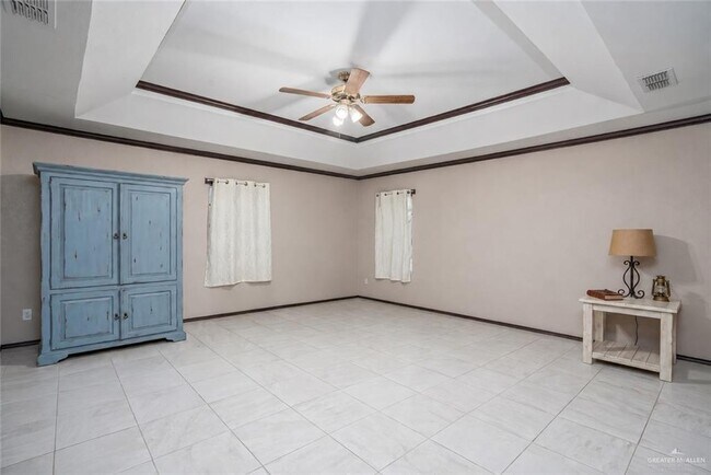 Building Photo - 200 S Bentsen Rd