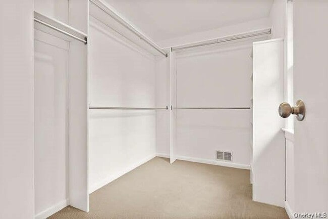 Building Photo - 93 Seton Dr