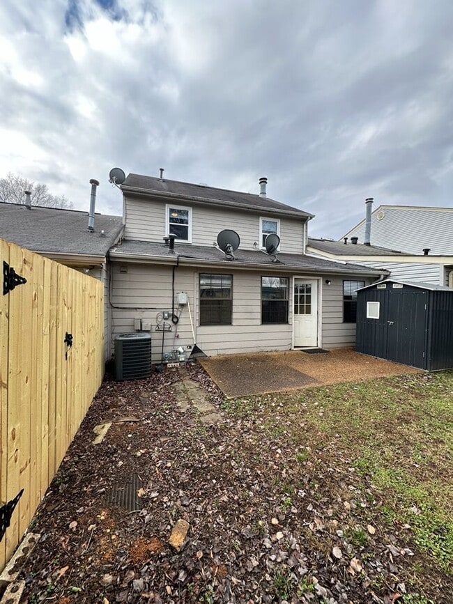 Building Photo - 3 Bedroom Townhome in Hixson Tennessee! Pet-friendly!