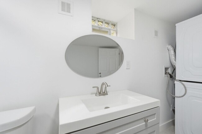 Building Photo - 568 Hale Ave