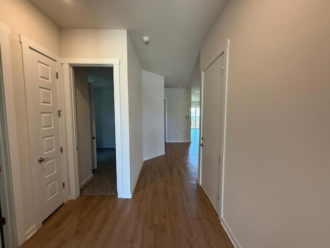 Building Photo - 2037 Saddlery St