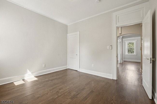 Building Photo - 166 Maplewood Ave
