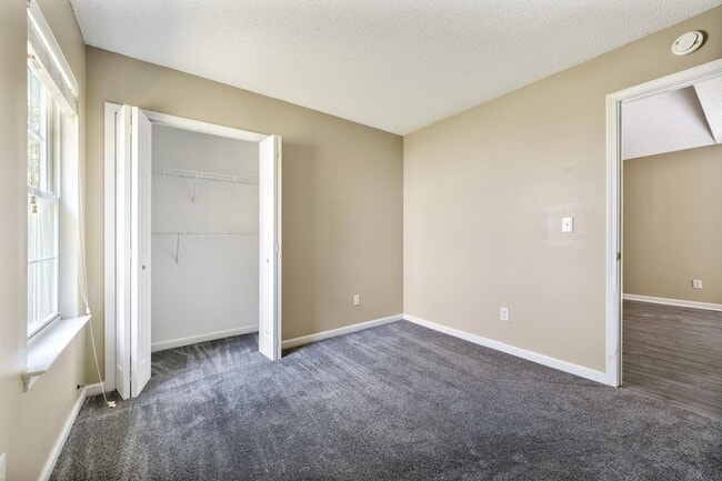 Building Photo - Charming 3-Bedroom Ranch in the Heart of D...