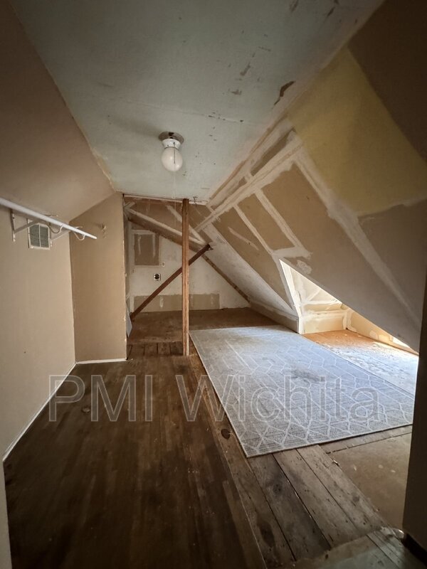 Building Photo - 735 S Grove St