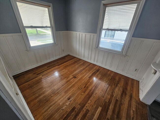 Building Photo - Spacious 3-Bedroom, 2-Bath South Euclid Home!
