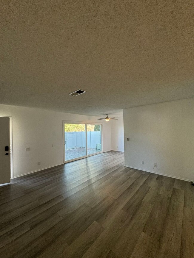 Building Photo - Yorba Linda 3 Bed 2.5 Bath Ready for you