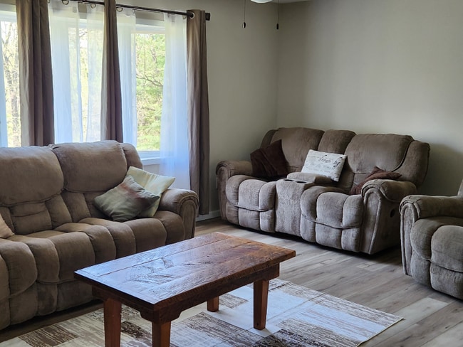 Building Photo - N6645 Fawn Cir