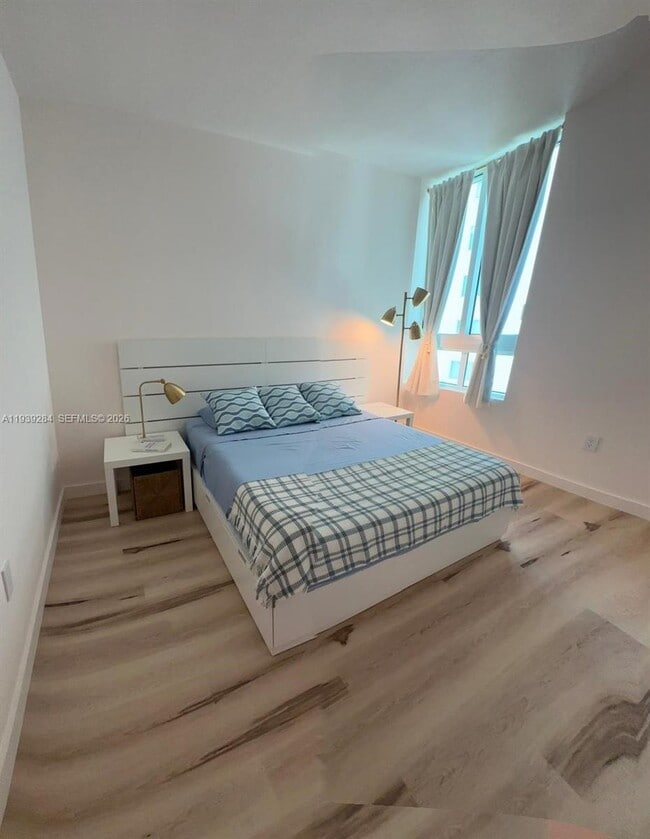 Building Photo - 1900 N Bayshore Dr