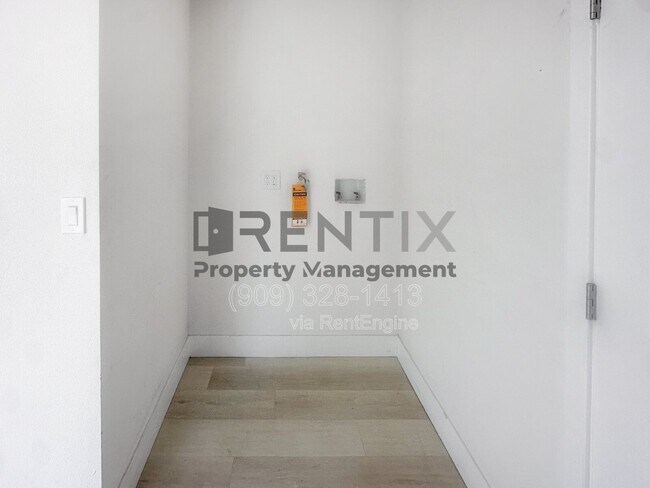 Building Photo - 787 N Reservoir St